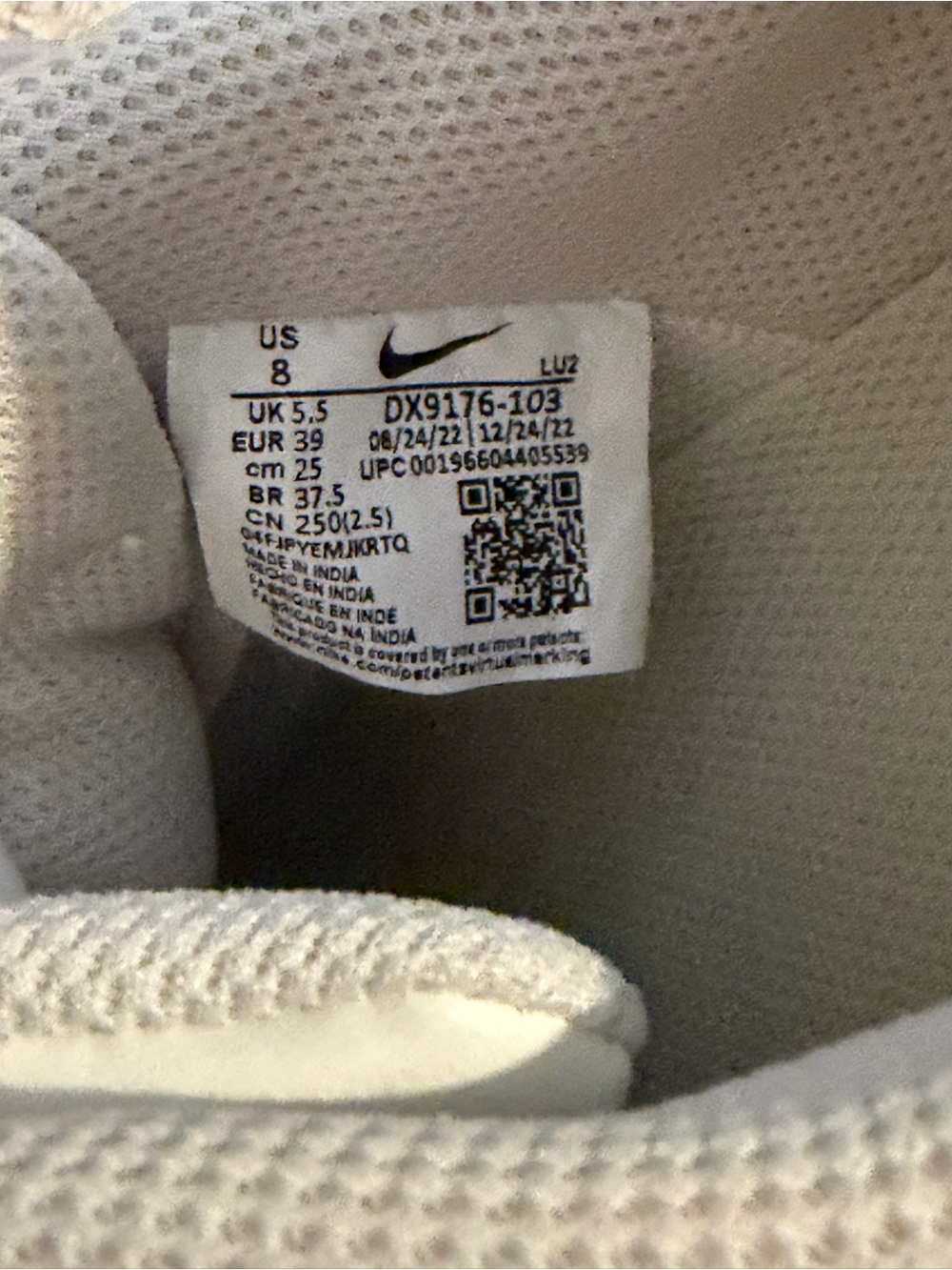 Nike Women's Low-Top Sneakers in White and Light Bone - Picture 3 of 3